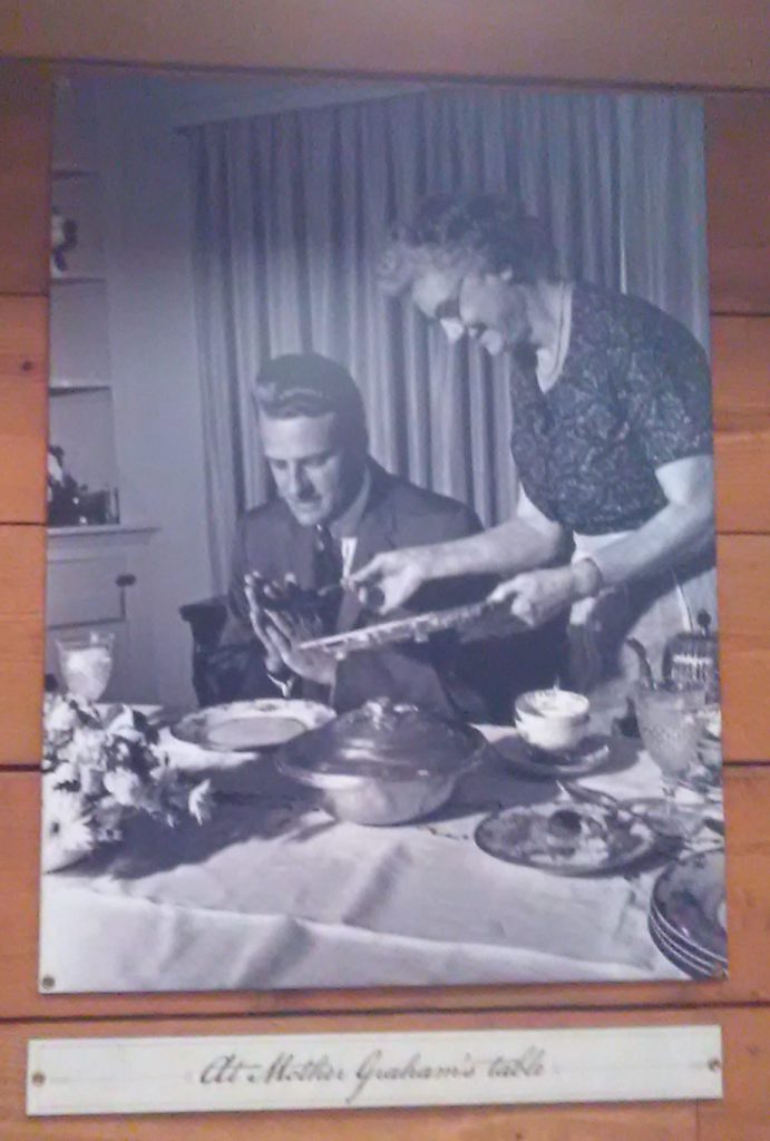 Billy Graham pic at mothers table