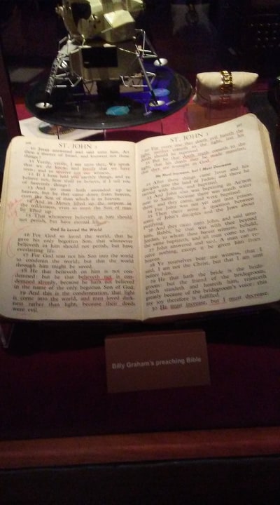 Billy Graham's Preaching Bible