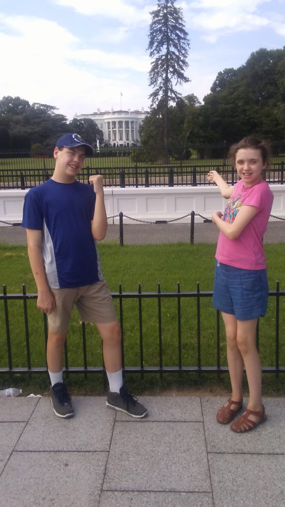 kids in front of white house
