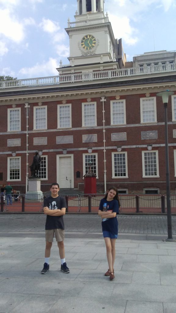 kids in front of independence hall